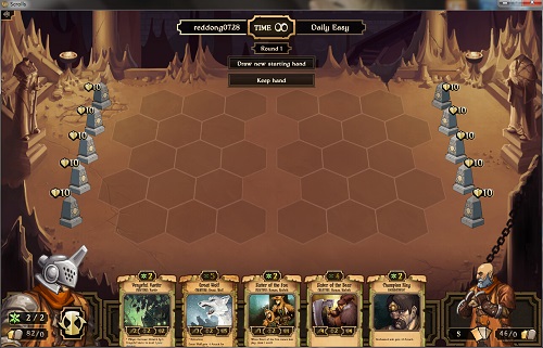 初级场玩家和AI在神像的生命值上都是10点，不过开场玩家就拥有2点和卡组相对应的召唤值。可以在排兵布阵上取得先机。